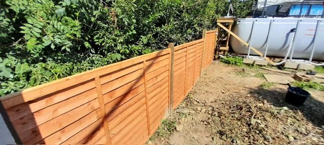 Fence panel with mulched planting bed
